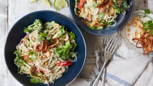 STIR-FRIED_THAI_GREEN_RICE_NOODLES_WITH_VEGETABLES